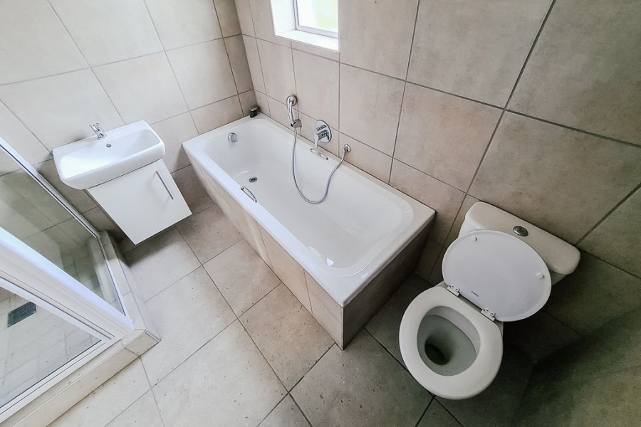 To Let 2 Bedroom Property for Rent in Parsonsvlei Eastern Cape